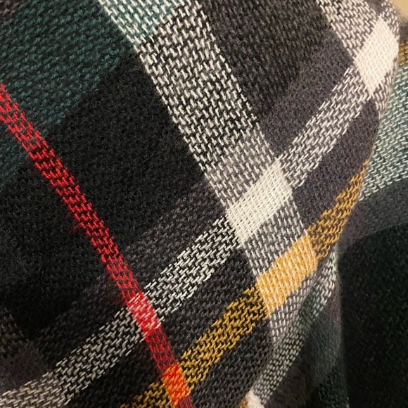 Arianna by Howard’s Plaid Hooded Cape - Picture 4 of 4